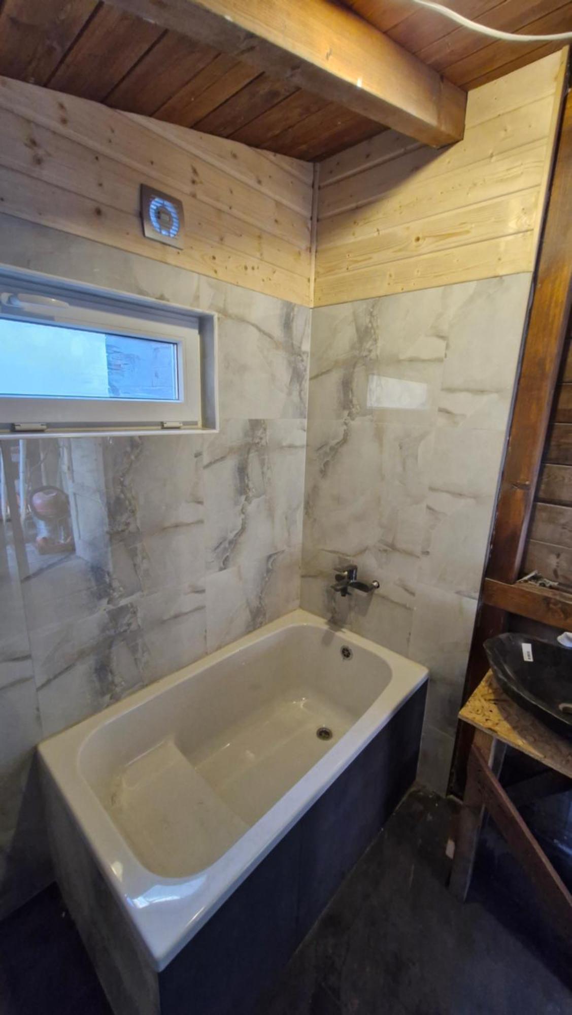 Old Summer House With Renovated Bathroom Apartamento Praga