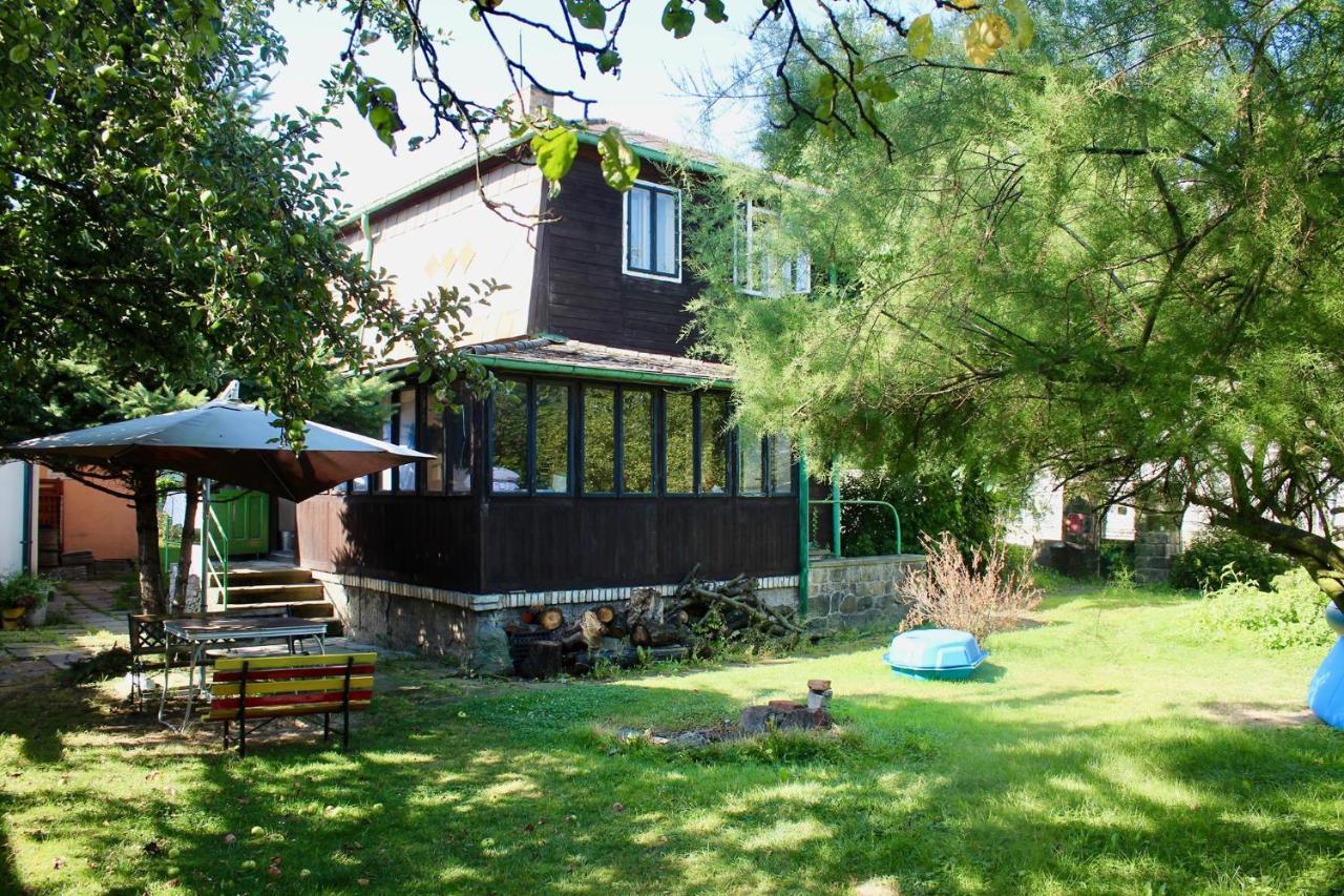 Old Summer House With Renovated Bathroom Praha