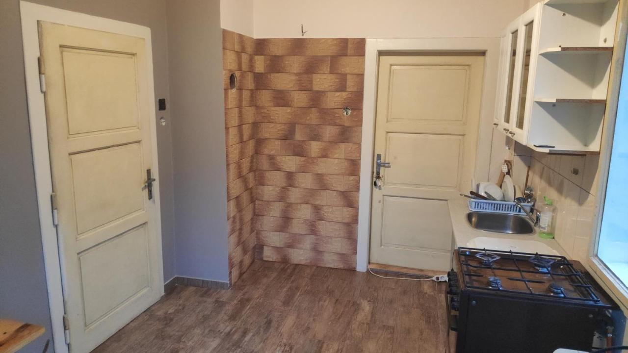 Old Summer House With Renovated Bathroom Praha