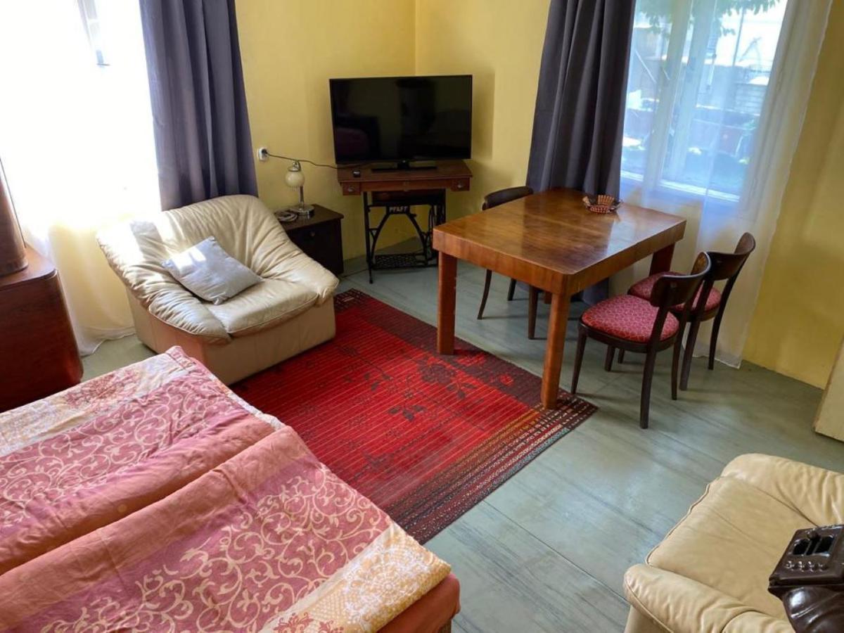 Apartmán Old Summer House With Renovated Bathroom Praha