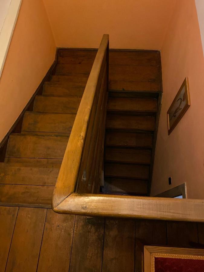 Old Summer House With Renovated Bathroom Praha
